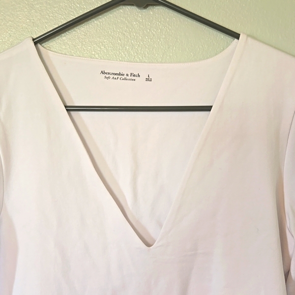 Abercrombie & Fitch Cropped White V Neck Top Size Large - Picture 3 of 4